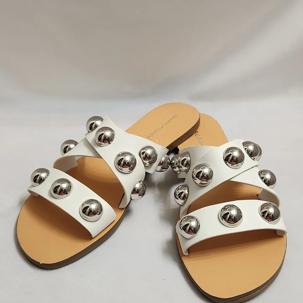 Marc Fisher Bryte 2 Flat White Silver Large Studded Summer Sandals (W Size 8)